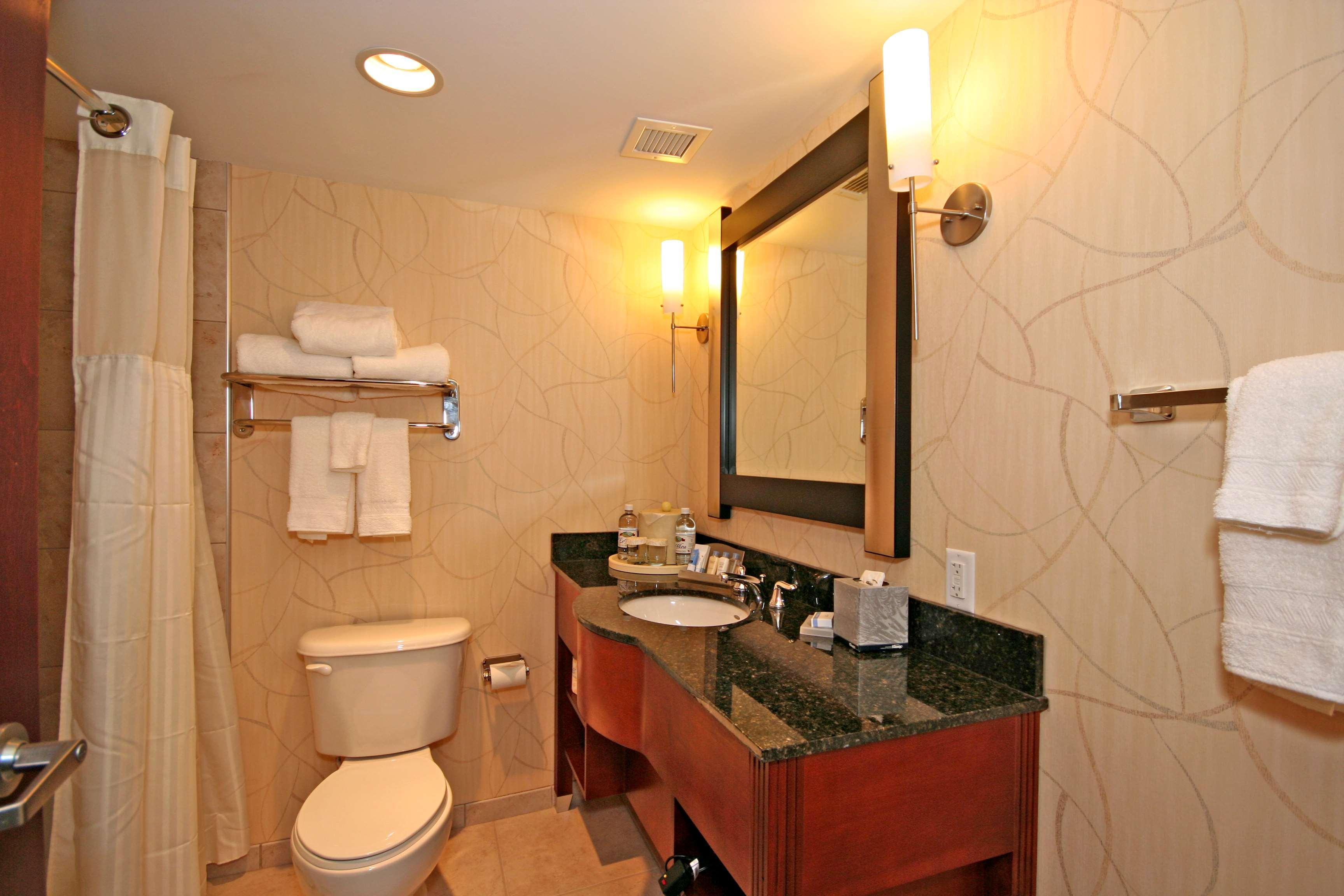 Doubletree By Hilton Greensboro Room photo