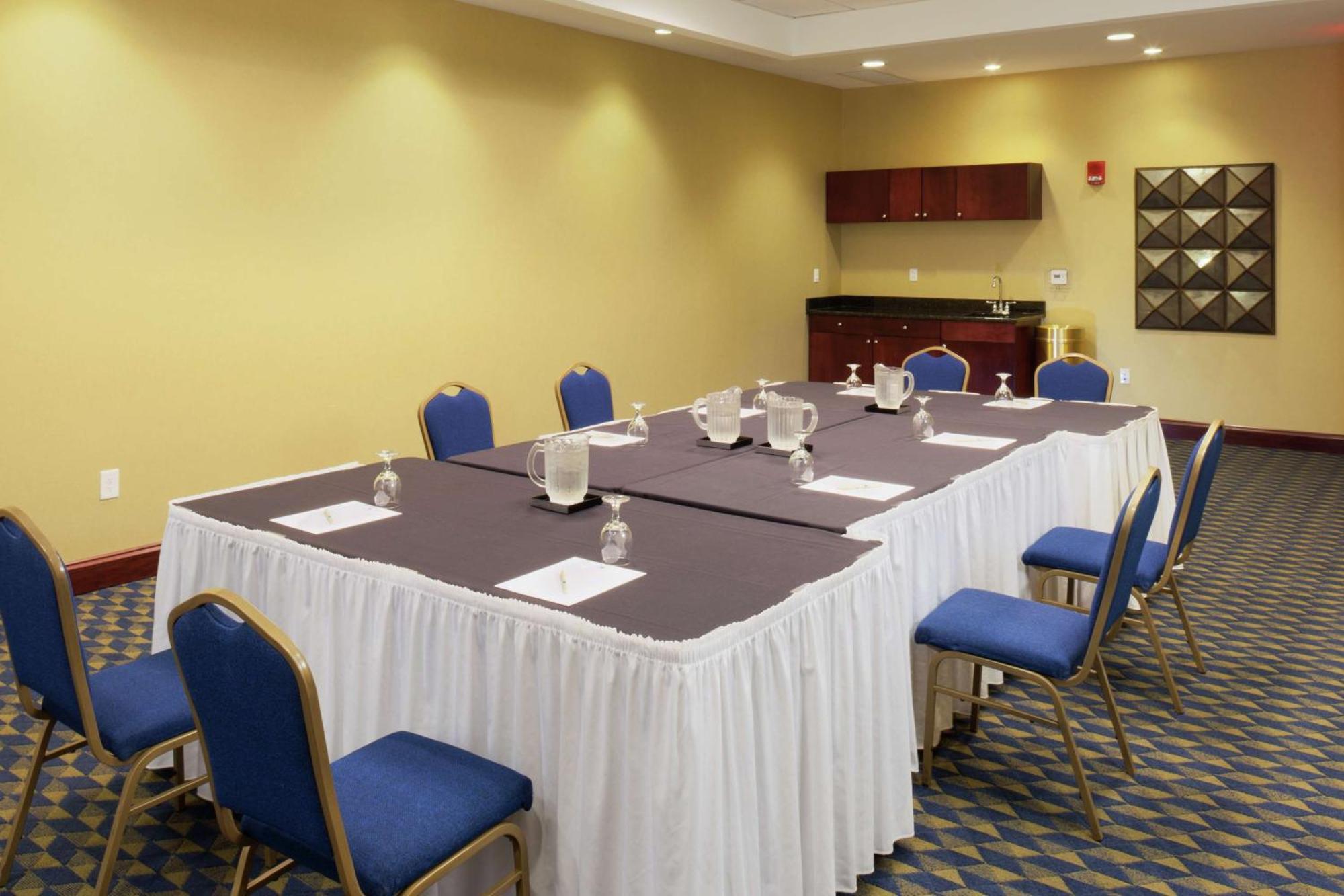 Doubletree By Hilton Greensboro Exterior photo