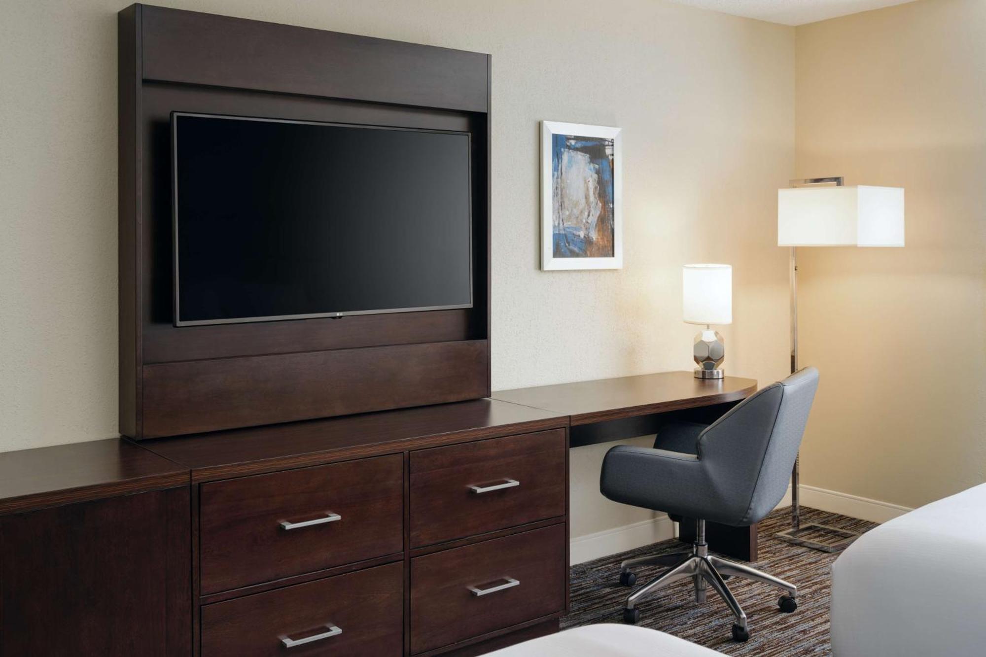 Doubletree By Hilton Greensboro Exterior photo
