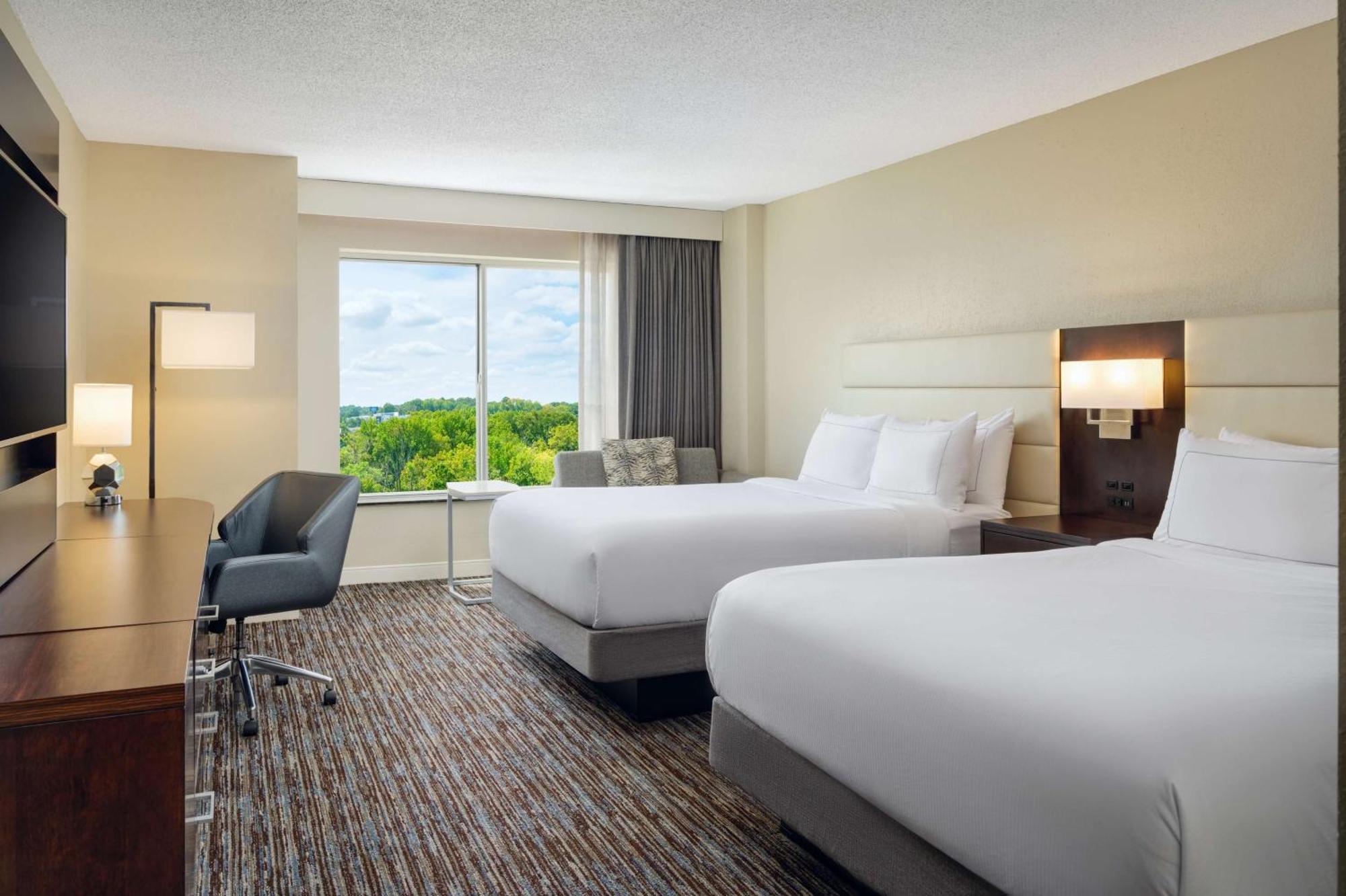 Doubletree By Hilton Greensboro Exterior photo