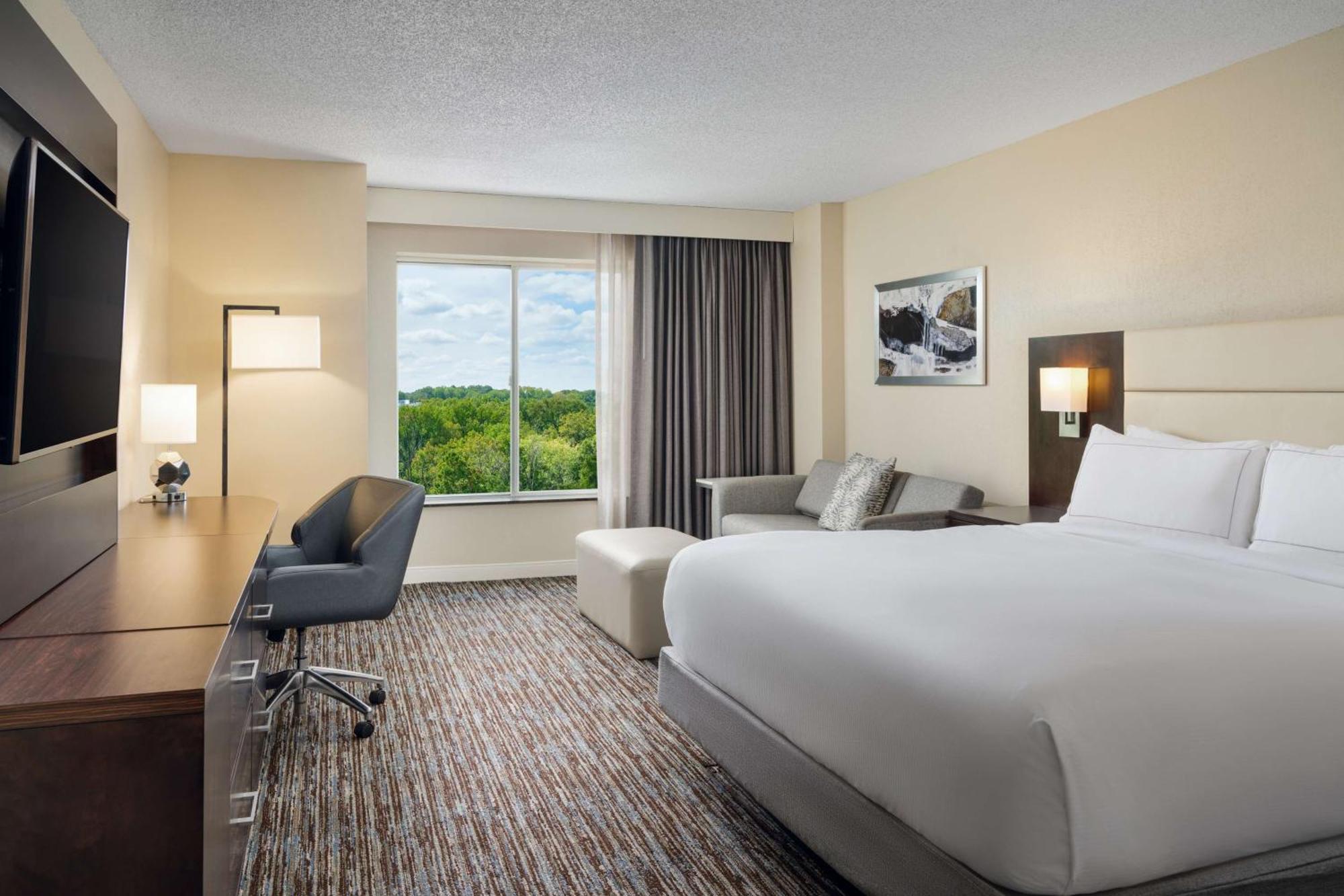 Doubletree By Hilton Greensboro Exterior photo