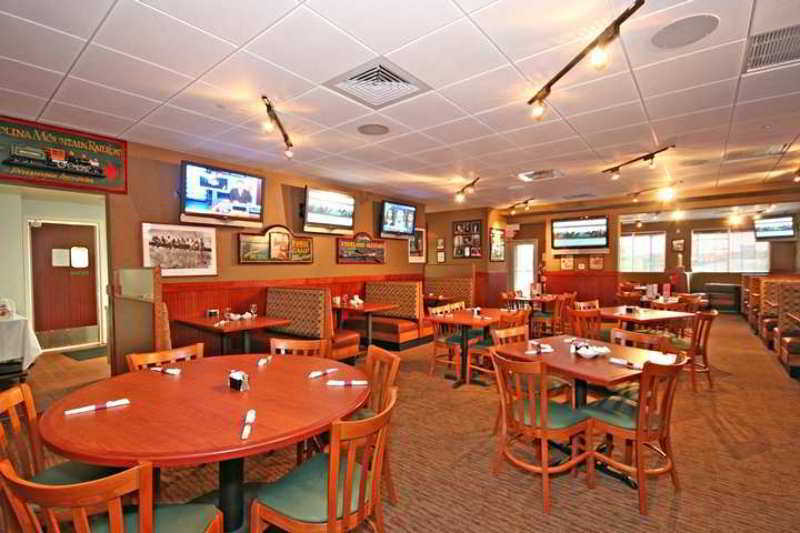 Doubletree By Hilton Greensboro Exterior photo